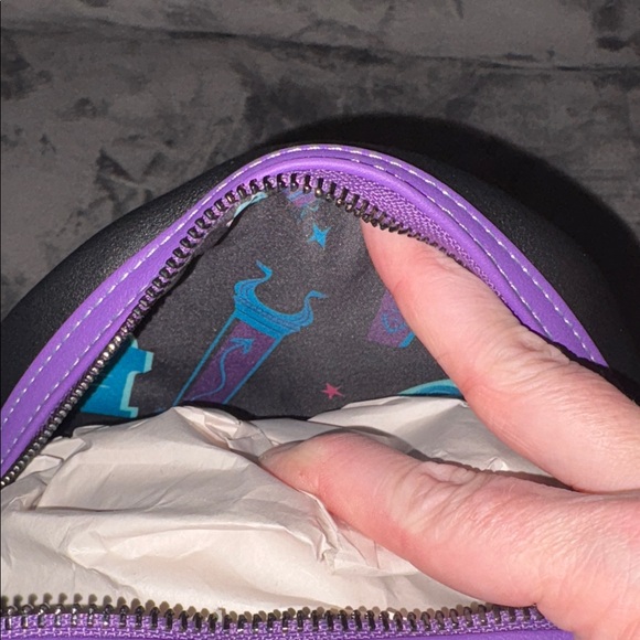 Loungefly Disney Parks Exclusive Haunted Mansion Leota Backpack Glow In Dark NWT - Picture 5 of 5